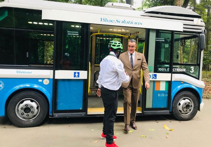 Bus électriques : L’ambassadeur du Maroc salue l’engagement du groupe Bolloré dans le transport propre