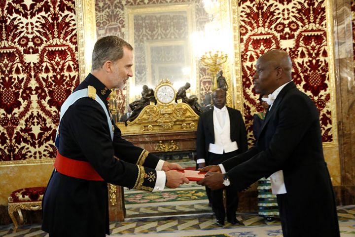 S.E.M. l´Ambassadeur Bouaffo Kouadio Jean – Roger a présenté ses lettres de créance à sa Majesté Felipe VI, Roi d´Espagne