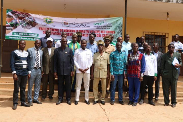 Boundiali  Modernisation de l’agriculture: Le ministre ivoirien de l’agriculture et du développement rural  dans  le  centre de prestation des services agricoles motorisés (CPSAM)