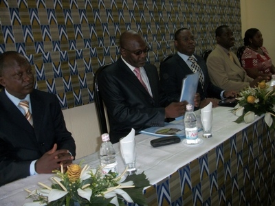 Le ministre du Commerce à l`ECG / Dagobert Banzio: ’’Il faut que les jeunes s’insèrent dans le commerce’’