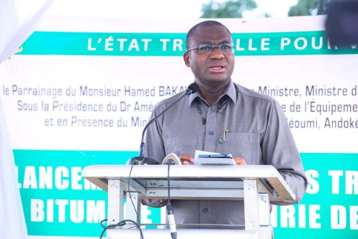 Le ministre Sidi Touré lance les travaux du bitumage des voiries de Béoumi