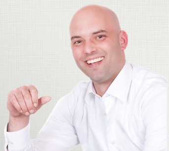 Coopération: Remise d’équipements sportifs à l’Ecole militaire préparatoire technique de Bingerville par Berliot Daems, président mondial de la Jeune chambre internationale