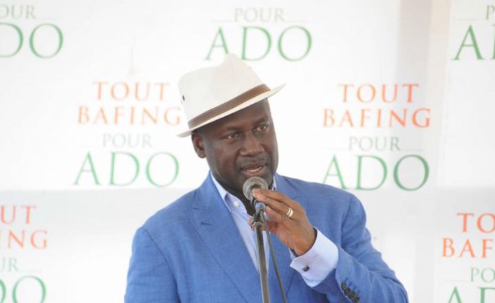 Agboville : Adama Bictogo remet un véhicule et 1 million à la chefferie traditionnelle