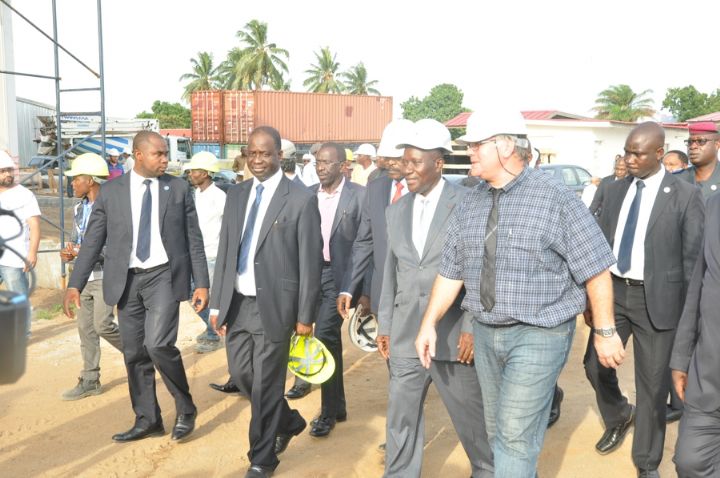 Hôtellerie/ Le premier ministre constate les avancées des travaux du Radisson Blu d’Abidjan