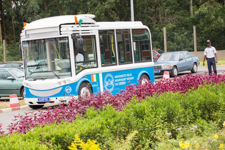 Campus universitaire de Cocody : le trajet des bus électriques de Bolloré prolongé jusqu’aux résidences des étudiants