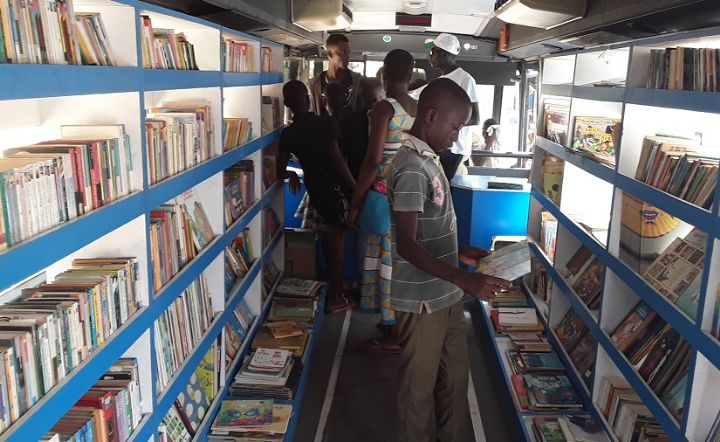 Début ce lundi des visites du bibliobus de la Fondation Children of Africa dans des écoles primaires de Bouna