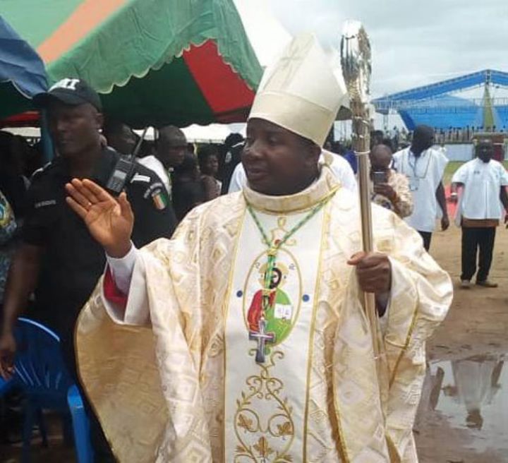 Mgr Bruno Esso Yedoh en visite à Téhini