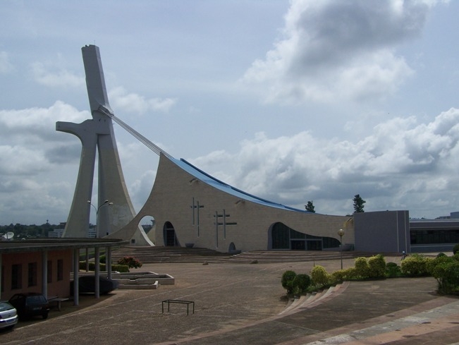 Retour aux rassemblements réduits à 50 personnes: Quelles implications pour les églises et mosquées à Abidjan ?
