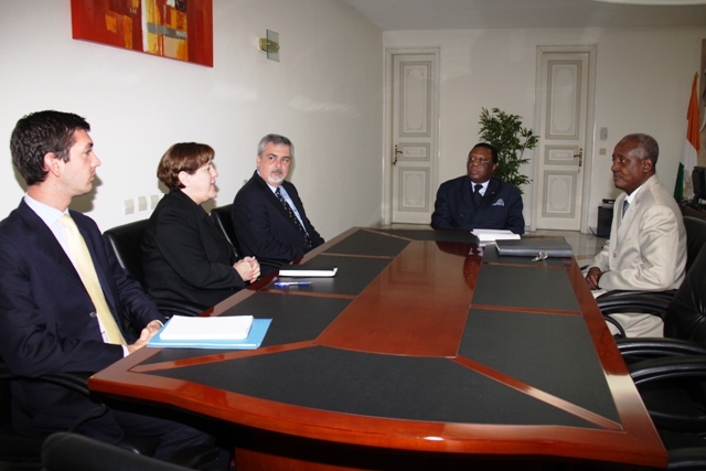 SEM  Phillip Carter III, Ambassadeur des USA en CI :