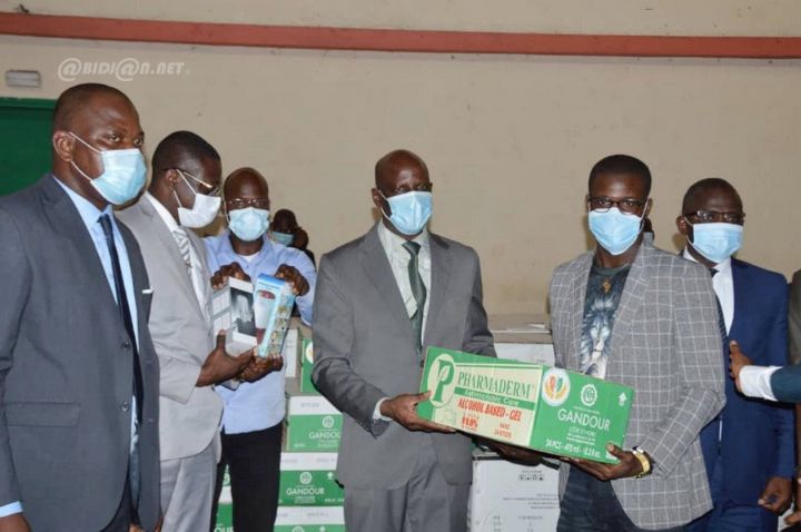 Riposte COVID 19 : Des kits sanitaires distribués à 6000 étudiants et 400 personnels de l’université de Cocody