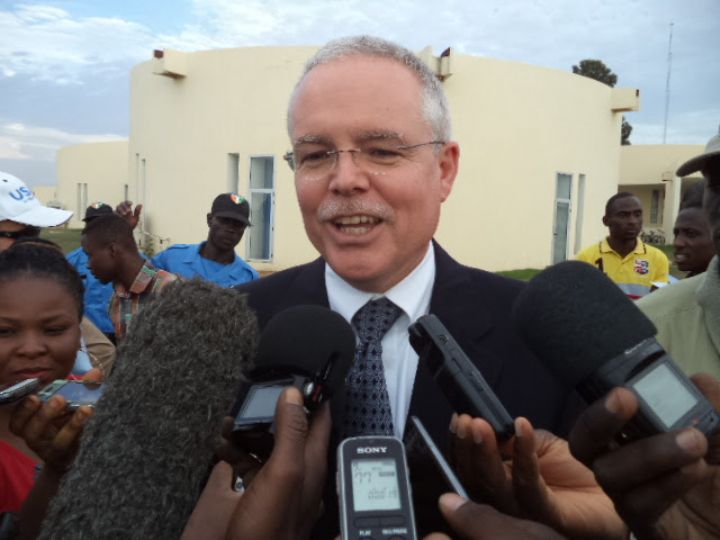 Le Chargé d’Affaires de l’Ambassade des Etats-Unis appelle à la transparence dans la démocratie