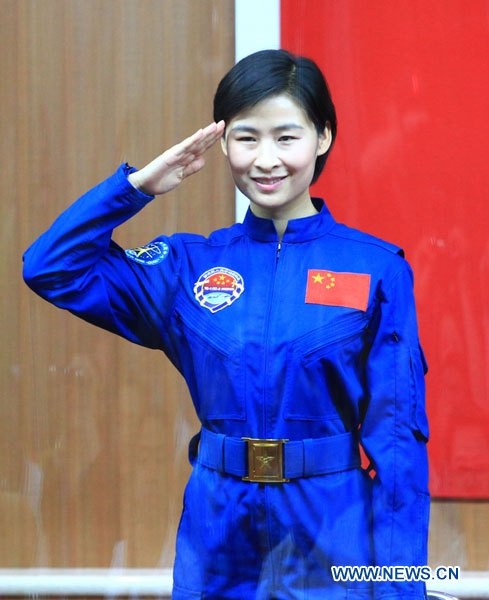 La Chine envoie sa première femme astronaute dans l`espace