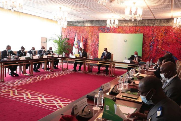 Côte d’Ivoire : le gouvernement suspend les manifestations sur la voie publique