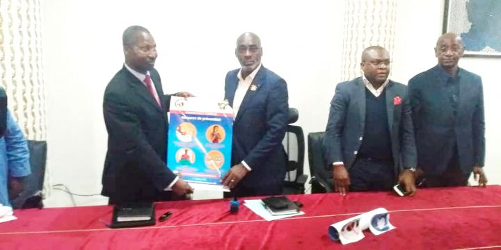 Lutte contre le coronavirus Jean-Marc Yacé, maire de Cocody, sensibilise la population