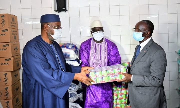 Ramadan 2020: Le Premier ministre fait un don de vivres à la communauté musulmane