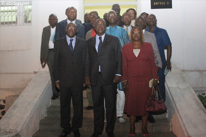 Côte d’Ivoire: dialogue entre le gouvernement et les partis politiques pour préparer les élections présidentielles