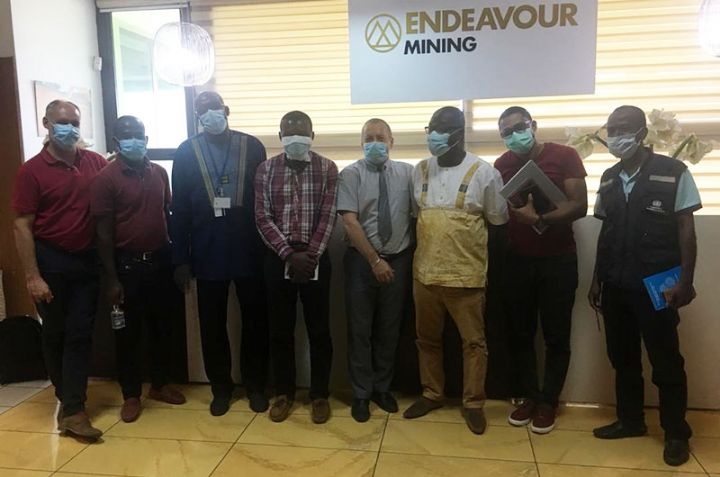 Visite de l’OMS à la Cellule Régionale de Coordination Médicale (CRCM) Covid-19 d’Endeavour Mining
