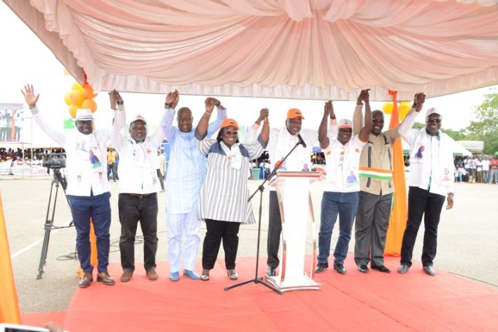 Régionales– Le Premier Ministre Amadou Gon Coulibaly aux populations du Cavally : ‘’Je viens ici vous demander de Voter Anne Désirée OULOTO comme Présidente du Conseil Régional’’