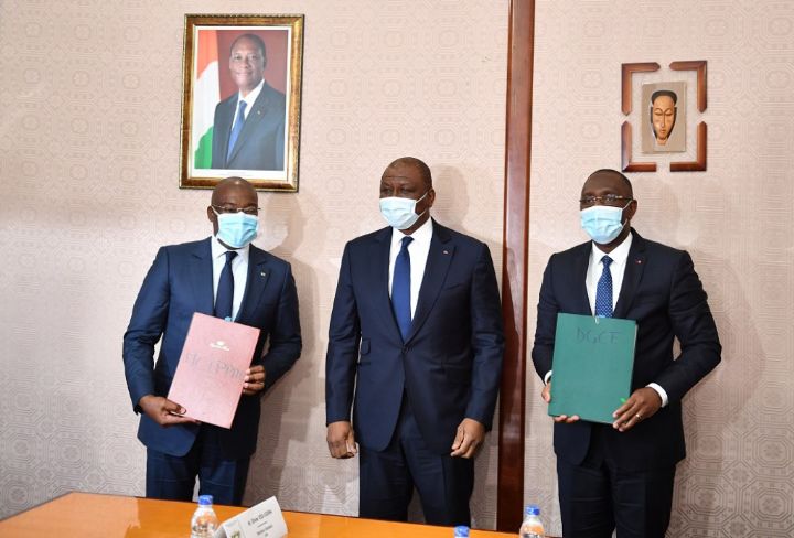 Transformation du caoutchouc naturel : le gouvernement signe 12 conventions avec des usiniers