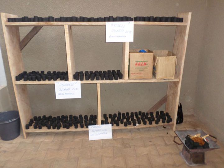 Une association valorise la production du charbon à partir des cabosses de cacao à Affery