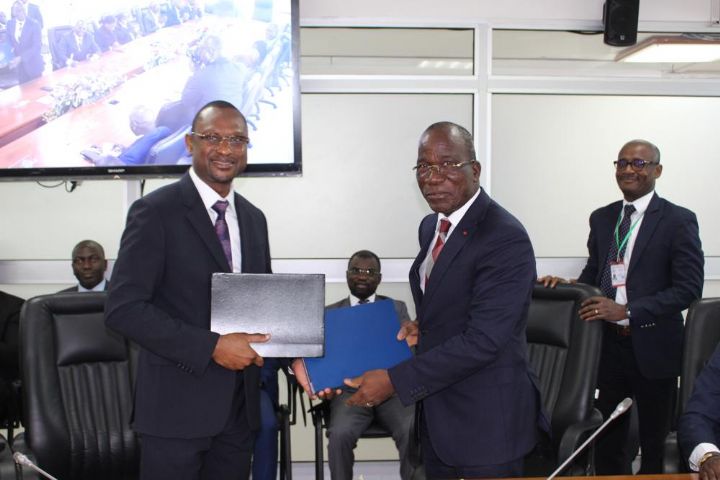 Banques : des cartes d’assurances professionnelles sécurisées pour les agents