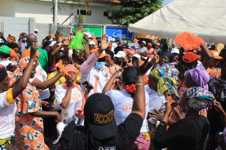 Élection en Côte d’Ivoire: caravane du Rhdp à Abidjan pour célébrer la victoire de Ouattara