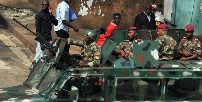 Nord d`Abidjan: tirs à l`arme lourde près d`un camp militaire