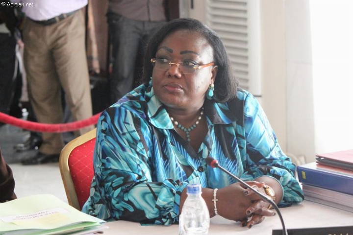 Noël à Godjiboué (Fresco) : Anne Ouloto fête en brousse avec les veuves et les orphelins