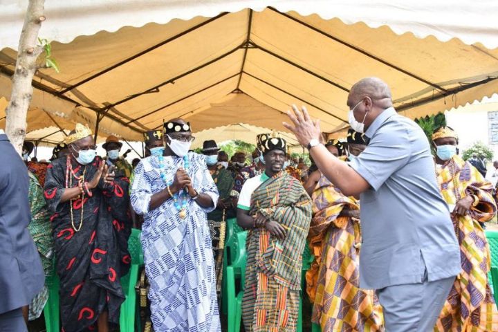 Cohésion sociale : Hamed Bakayoko exhorte les populations de Daoukro à privilégier l’intérêt supérieur du pays et à cultiver la paix