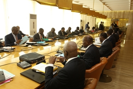 Nouveau régime : 100 jours après, ça tâtonne encore