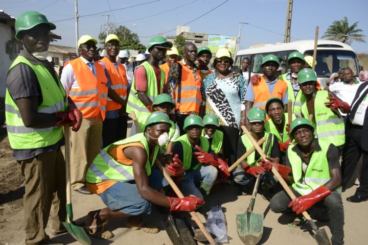 Poursuite et accélération des travaux d’urgence de curage des caniveaux: Anne Ouloto s’imprègne de l’effectivité de l’opération