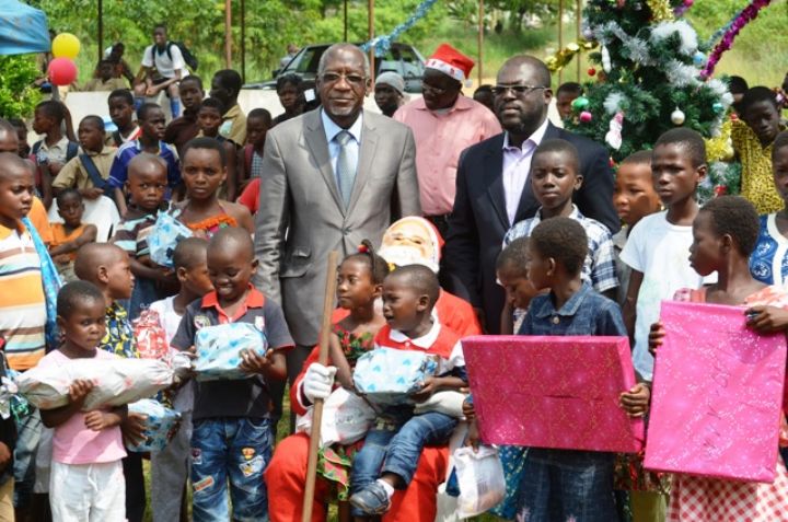 Action sociale/ Le Conseil municipal de Songon comble 280 enfants demunis de 17 villages  de cadeaux