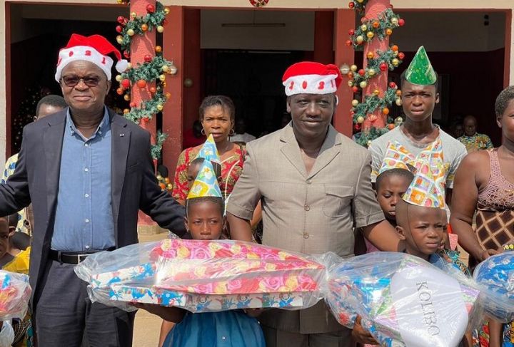 Deux mille enfants de Dimbokro reçoivent des cadeaux de Noël