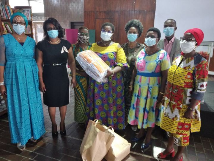 Lutte contre la Covid-19: des anciennes élèves du lycées sainte marie offrent 1000 masques à la bibliothèque nationale et à une Ong