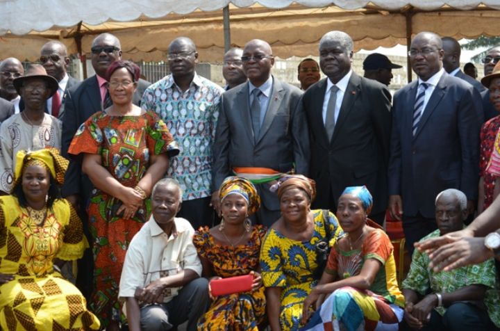 Fin d’année 2014: 17 000 kits alimentaires du Président Ouattara aux couches démunies du district d’Abidjan