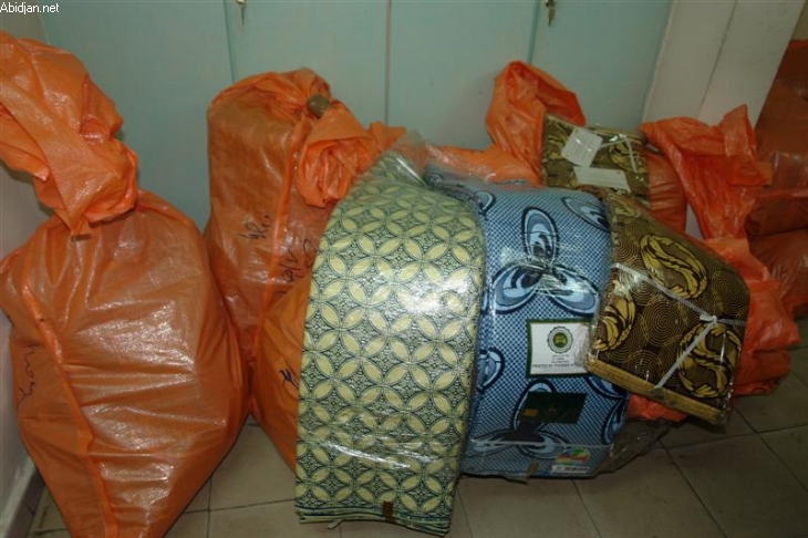 Contrefaçon : Les douanes ivoiriennes saisissent une importante quantité de pagnes.