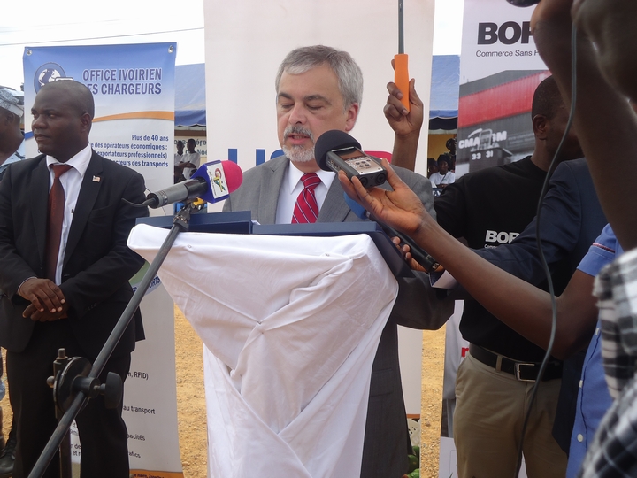 Facilitation des échanges transfrontaliers: des centres frontaliers d’informations ouvrent  leurs portes  à Noé et  Elubo