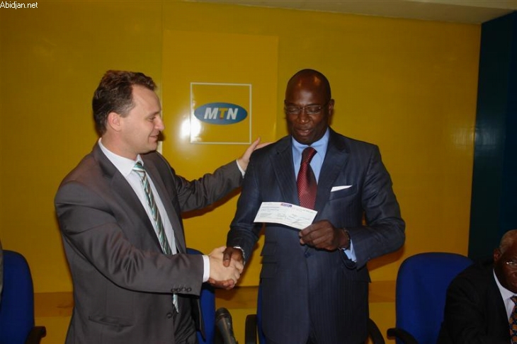 Litige Mtn/ Conasfor - Evariste Méambly reçoit son chèque