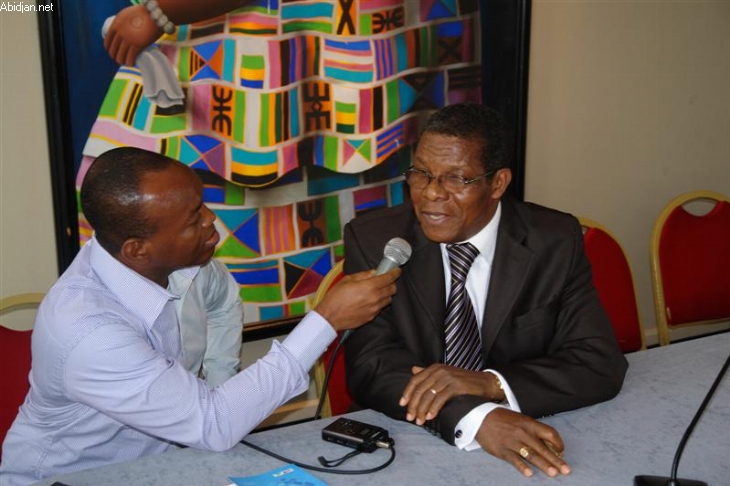 Présentation du recueil de poèmes, La passion des éperviers / Me Koffigoh aux Africains : «Jetez vos armes»