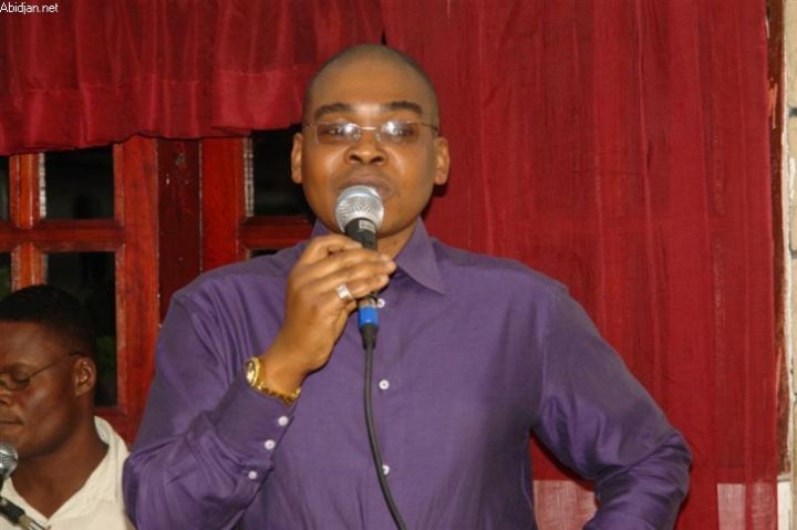 Un journaliste ivoirien suspendu d`écriture pour une durée d’un mois