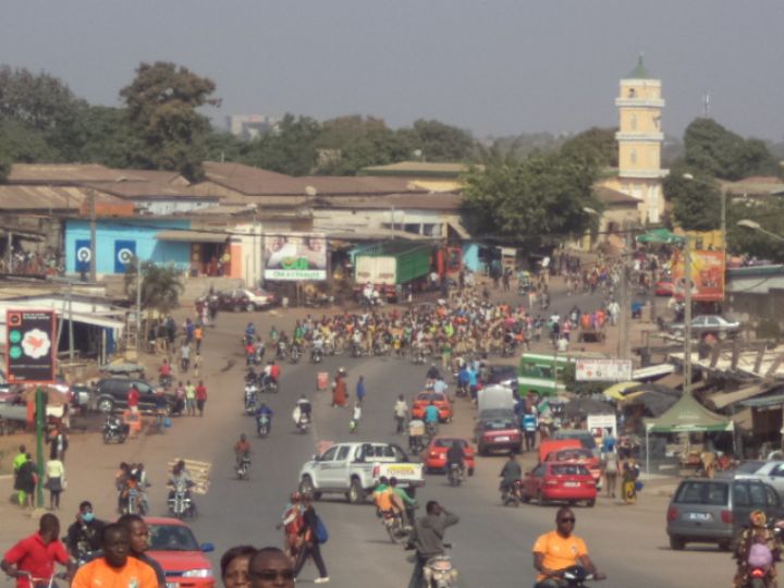Les élèves de Daloa érigent des barricades contre la grève des enseignants