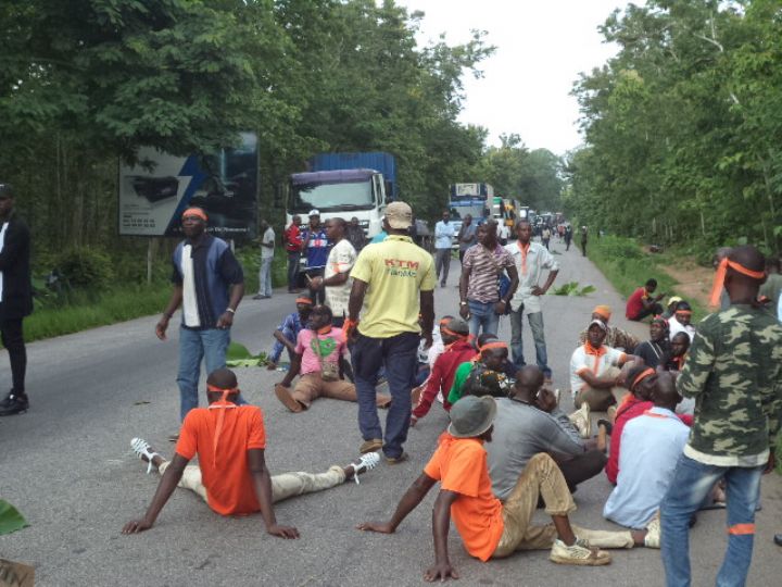 Des démobilisés manifestent devant la préfecture d’Odienné