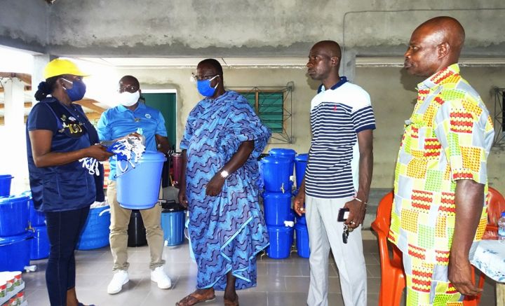 Lutte contre le coronavirus: les populations de Yapokoi-Ayaman  reçoivent des kits sanitaires