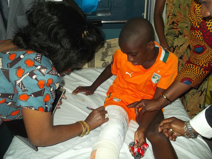 Attaque terroriste de Grand Bassam: visite de compassion de la  CONARIV à la population de Bassam