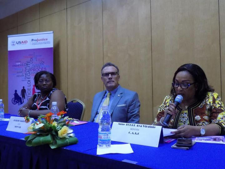 ProJustice  /USAID instruit les députés et le personnel du Service législatif de l’Assemblée nationale sur la situation des PSH