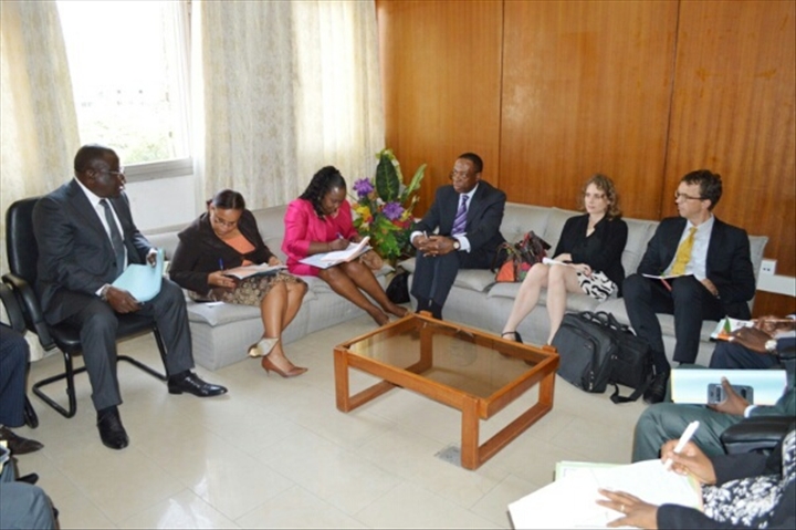 Fonction Publique / Bacongo reçoit une mission de la Banque Mondiale :	  La supervision du SIGFAE au centre de la visite