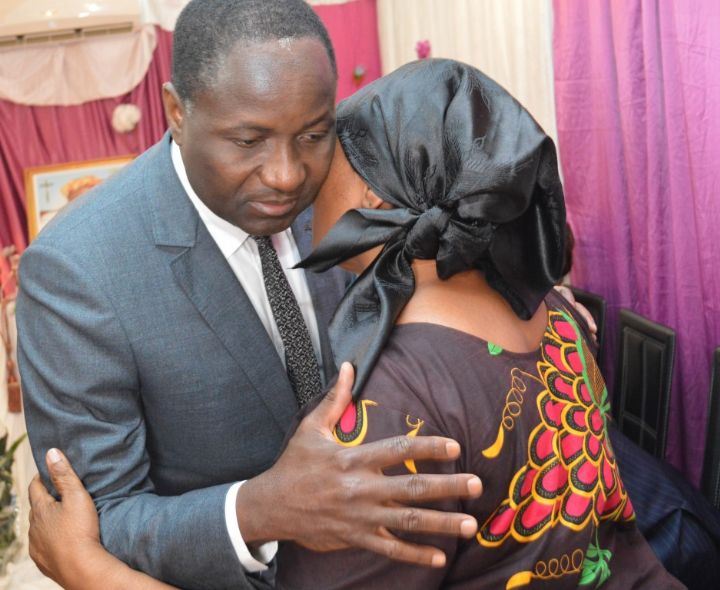 Irié lou colette en deuil : Le ministre Sangafowa Coulibaly présent pour  la soutenir