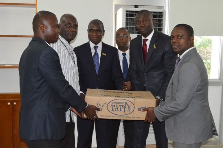 Fonction publique/ Le ministre Cisse Bacongo offre des vivres a la communauté musulmane