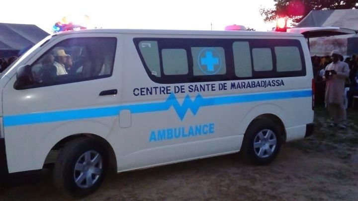 Marabadiassa : Le ministre Sidi Touré offre une ambulance médicalisée au centre de santé