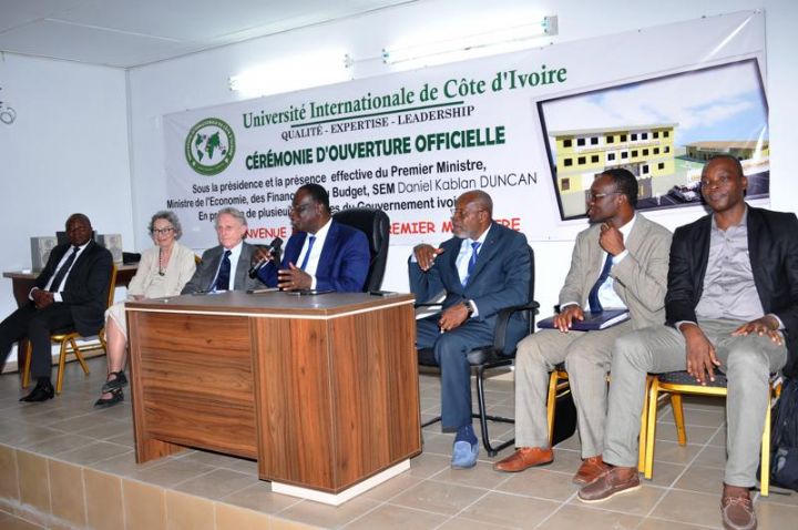 Visite du président de l`Université D`Auvergne Clermont-Ferrand à l`Université Internationale de Côte d`Ivoire